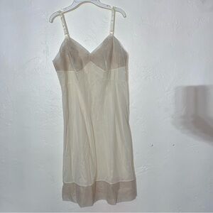Vanity Fair Genuine Vintage Piece cream lace slip dress size 36 Semi Sheer Nylon
